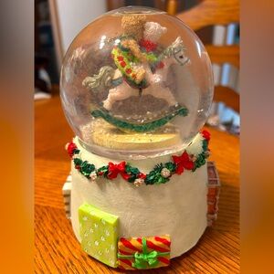 Bear snow globe